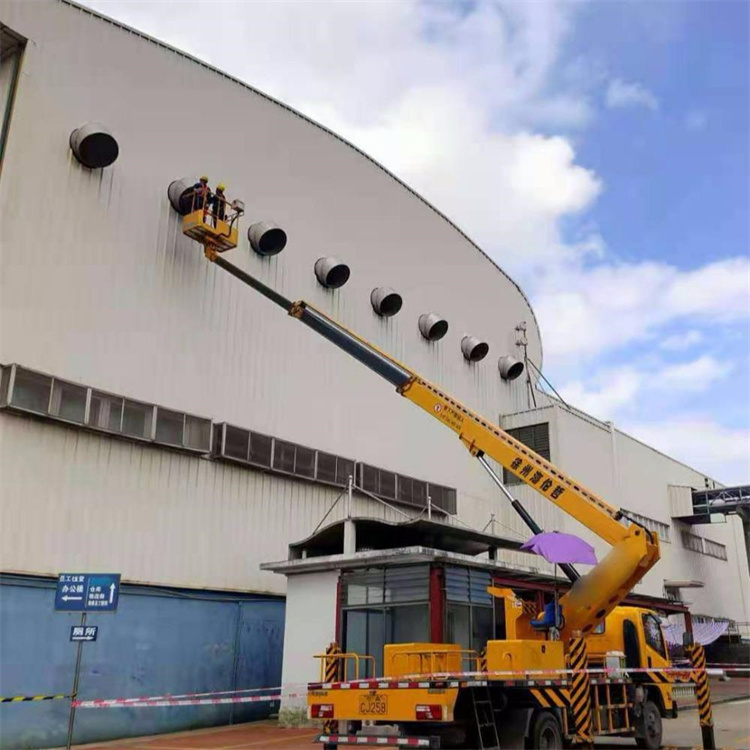 神农架高空作业车出租服务：专业广告牌安装解决方案